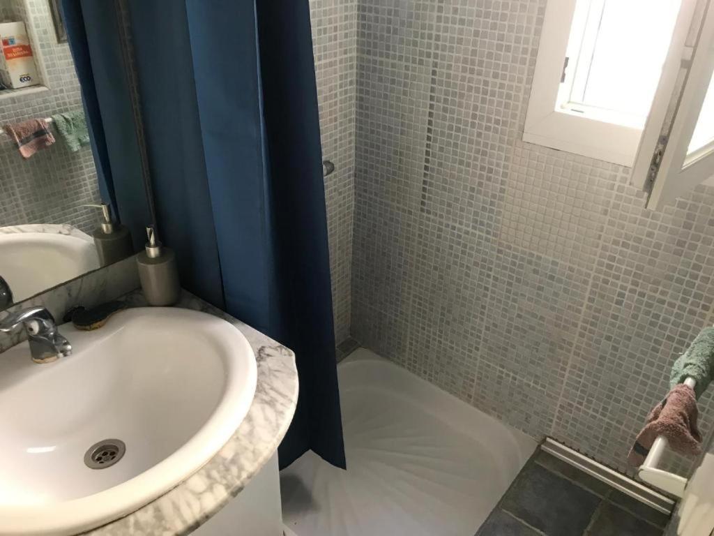 Casita La Paloma Bonita Del Pescador Hasta 5 Personas En El Casco Antiguo La Medina Centro Almeria Bajo Alcazaba Terraza Buena Vista Parking Privado Y Sabanas En Opcion Exterior photo