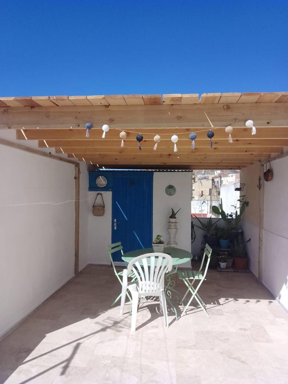Casita La Paloma Bonita Del Pescador Hasta 5 Personas En El Casco Antiguo La Medina Centro Almeria Bajo Alcazaba Terraza Buena Vista Parking Privado Y Sabanas En Opcion Exterior photo